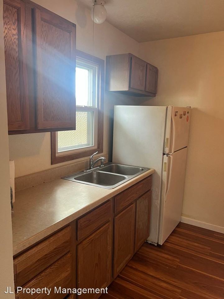 307 N Hawthorne Ave - Photo 2 of 11