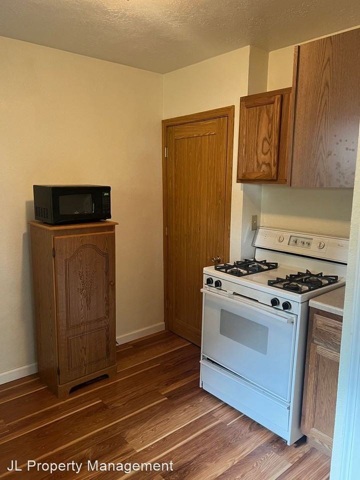 307 N Hawthorne Ave - Photo 3 of 11