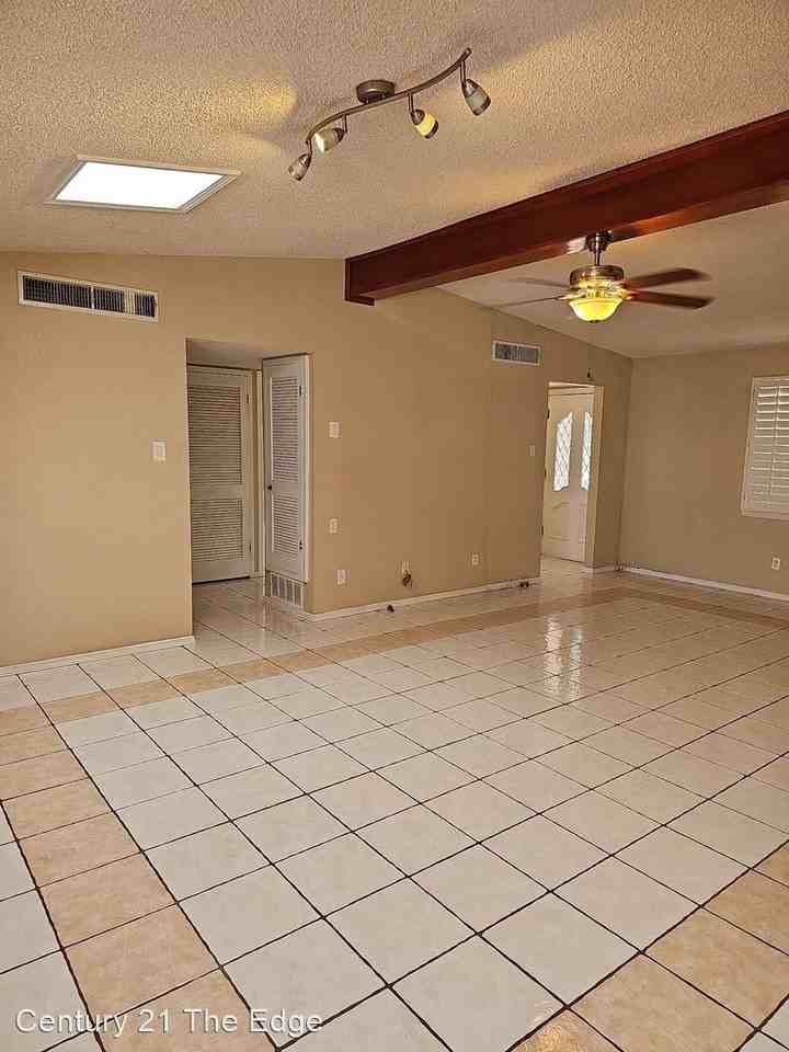 8017 Mineola Dr - Photo 2 of 21