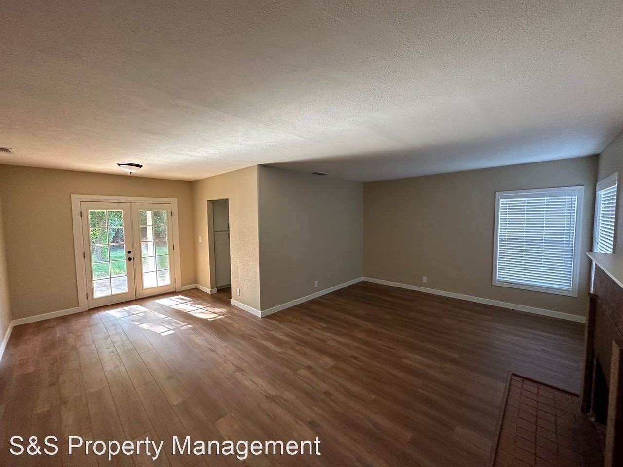 1633 Alabama Ave - Photo 2 of 7