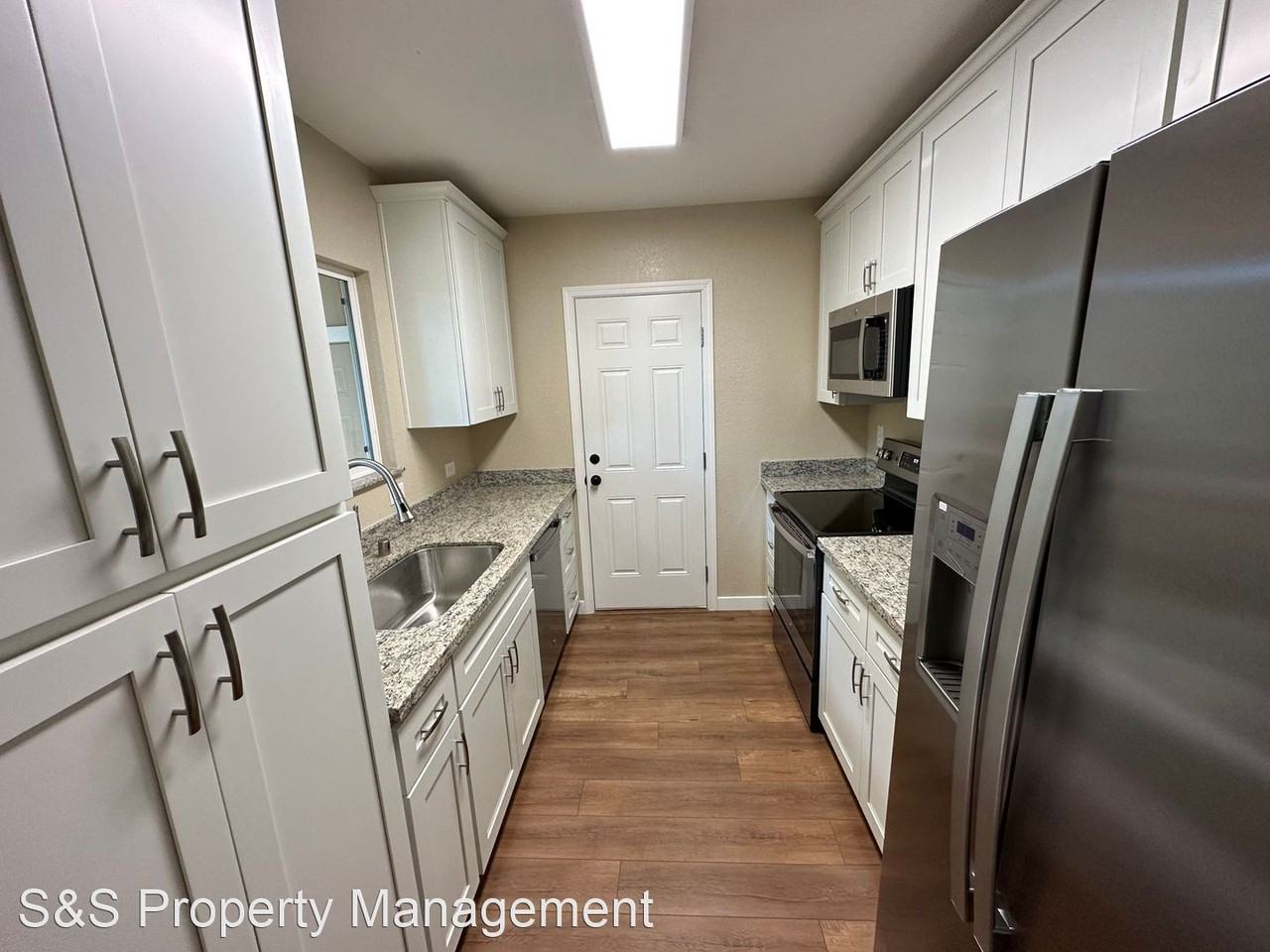 1633 Alabama Ave - Photo 3 of 7