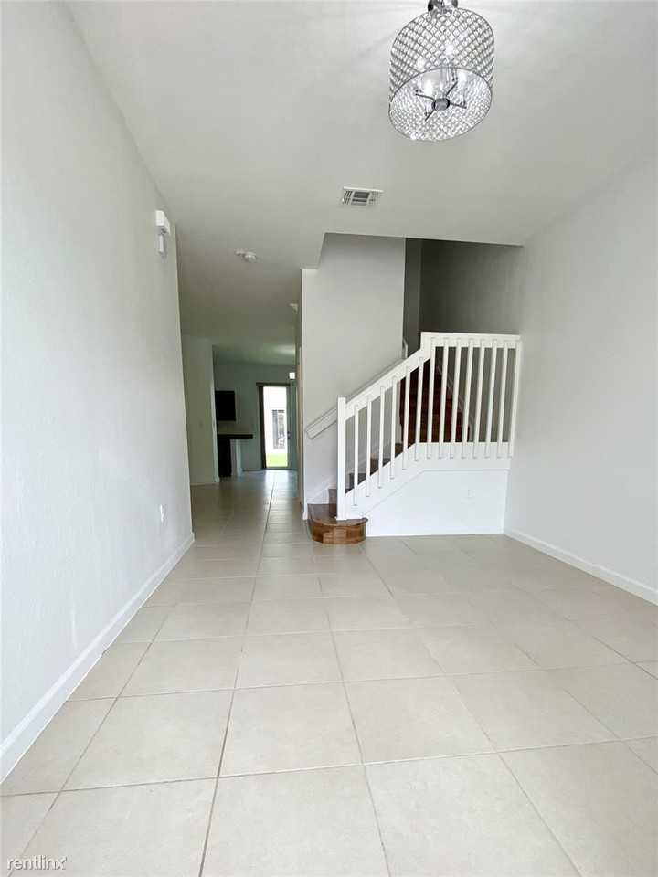 21479 Nw 14th Ct - Photo 2 of 17