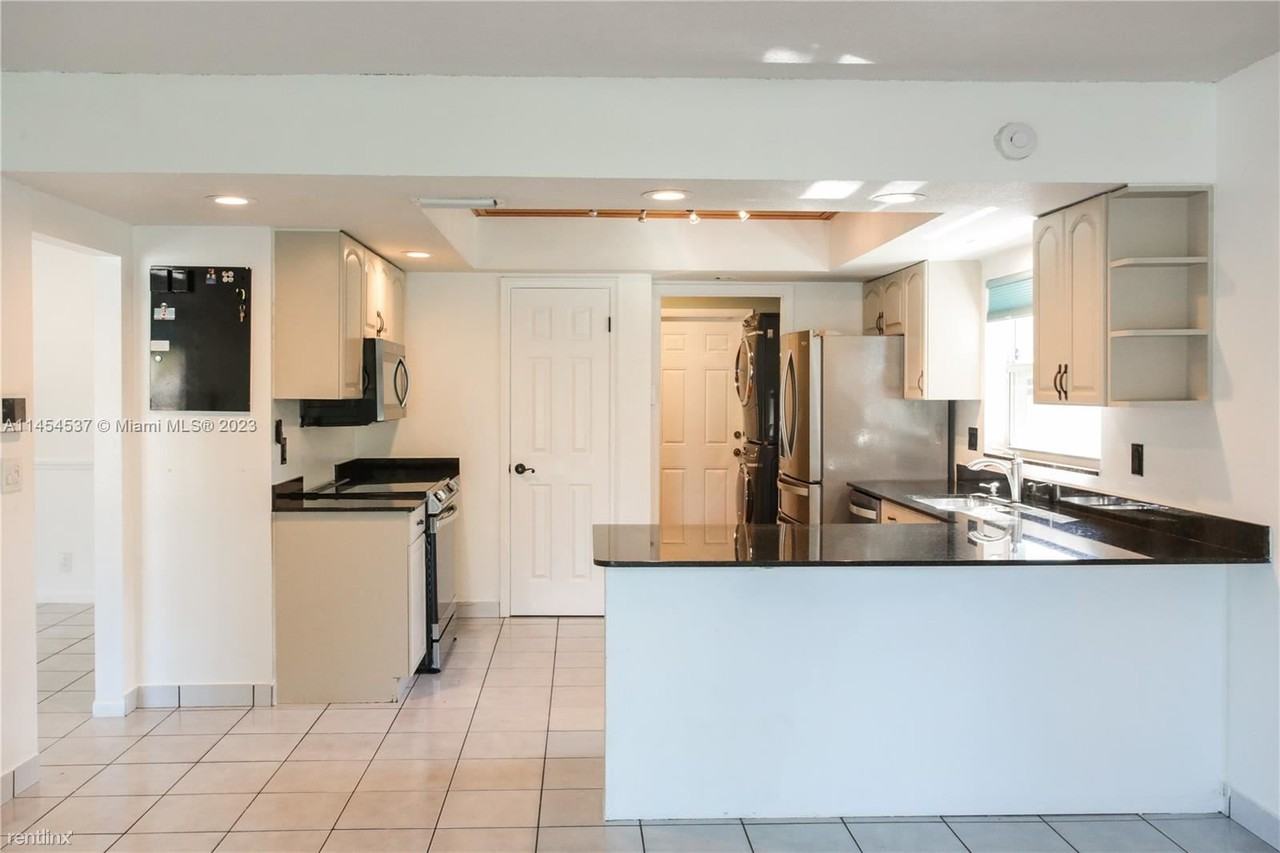 1161 Sw 72nd Ave - Photo 2 of 29