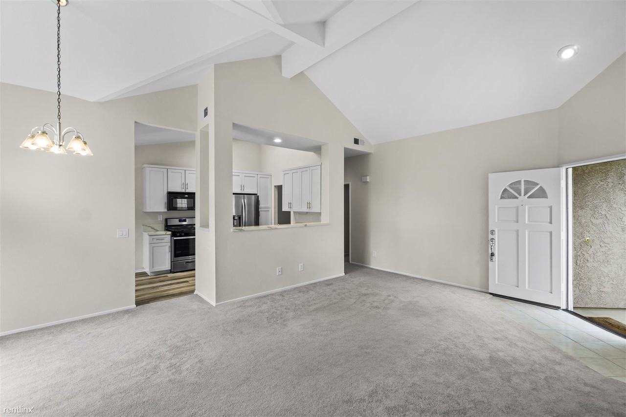 11020 Portobelo Dr - Photo 3 of 47