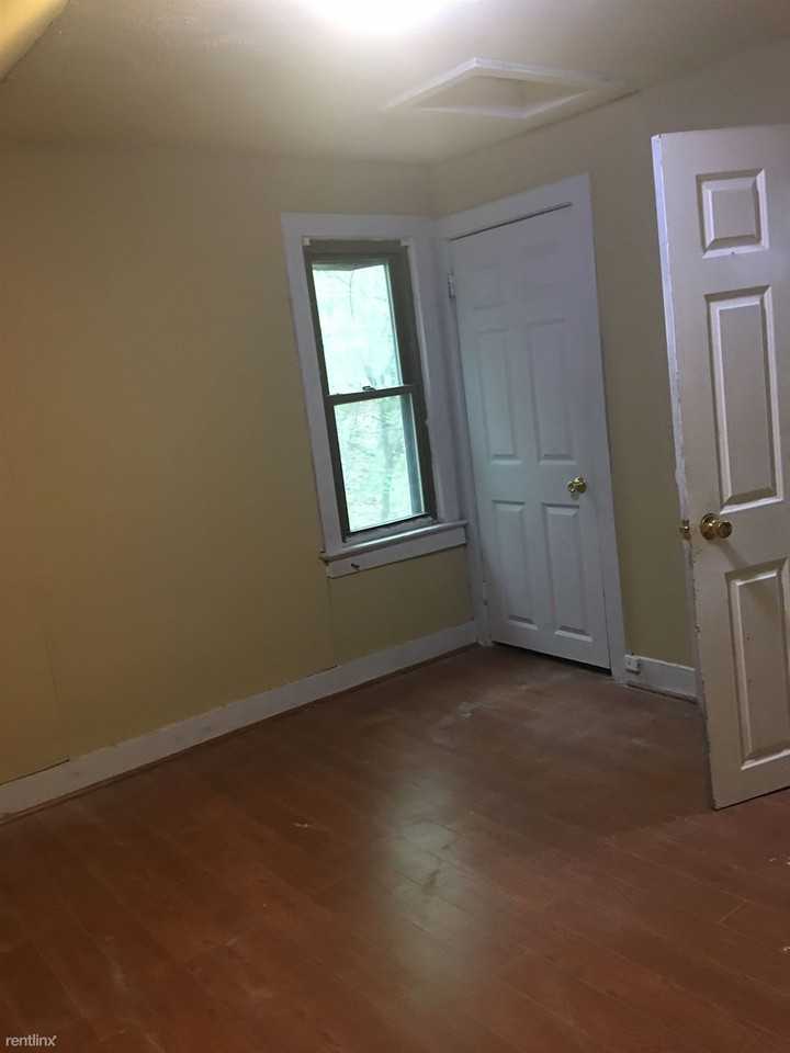 1209 W 4th St - Photo 2 of 11
