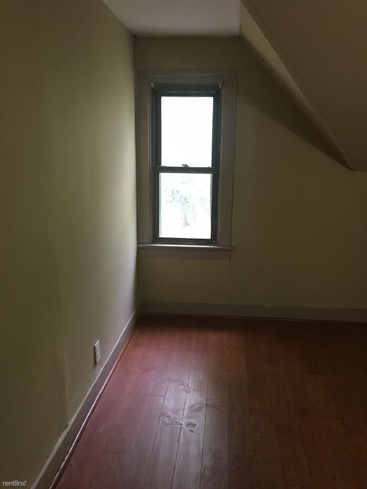 1209 W 4th St - Photo 3 of 11