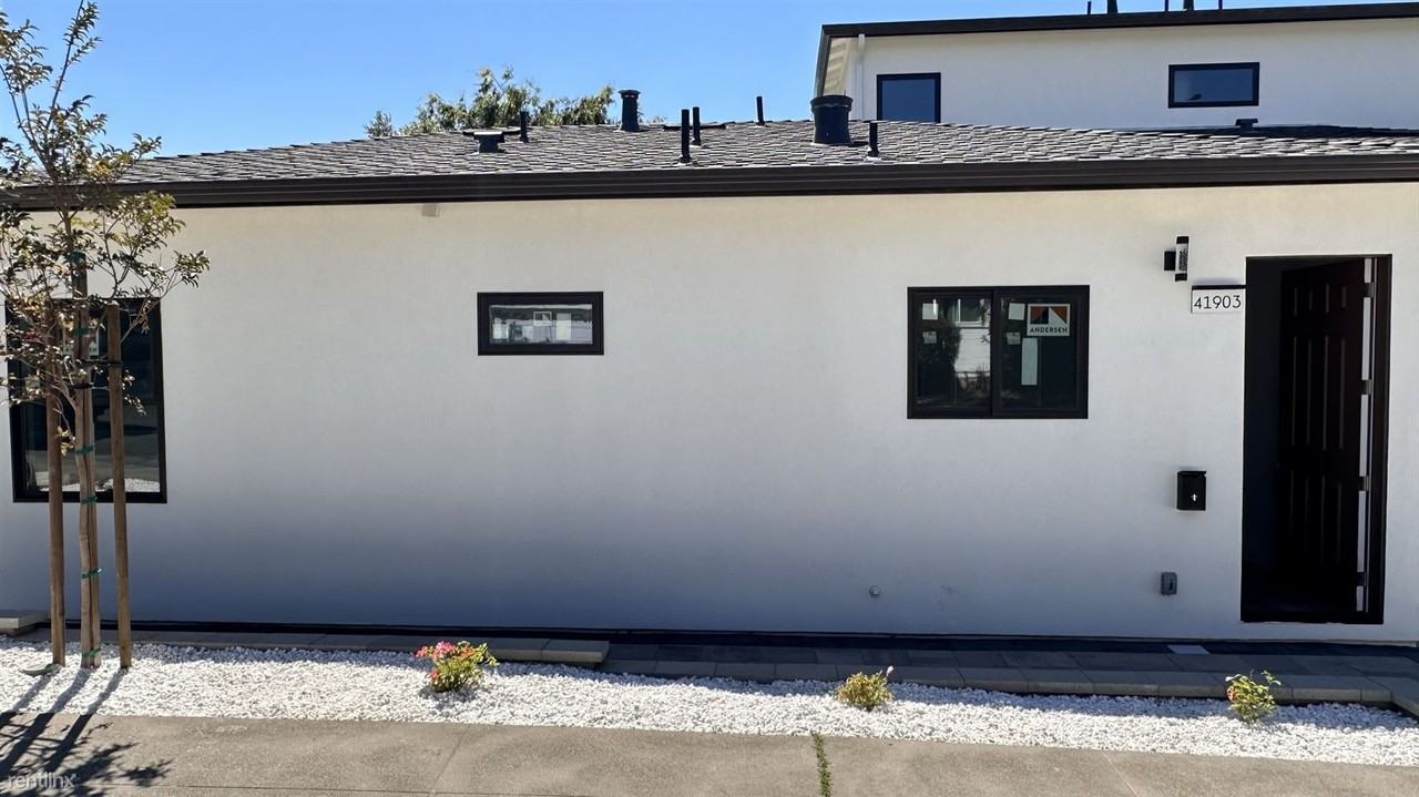 41903 Benbow Dr - Photo 2 of 13