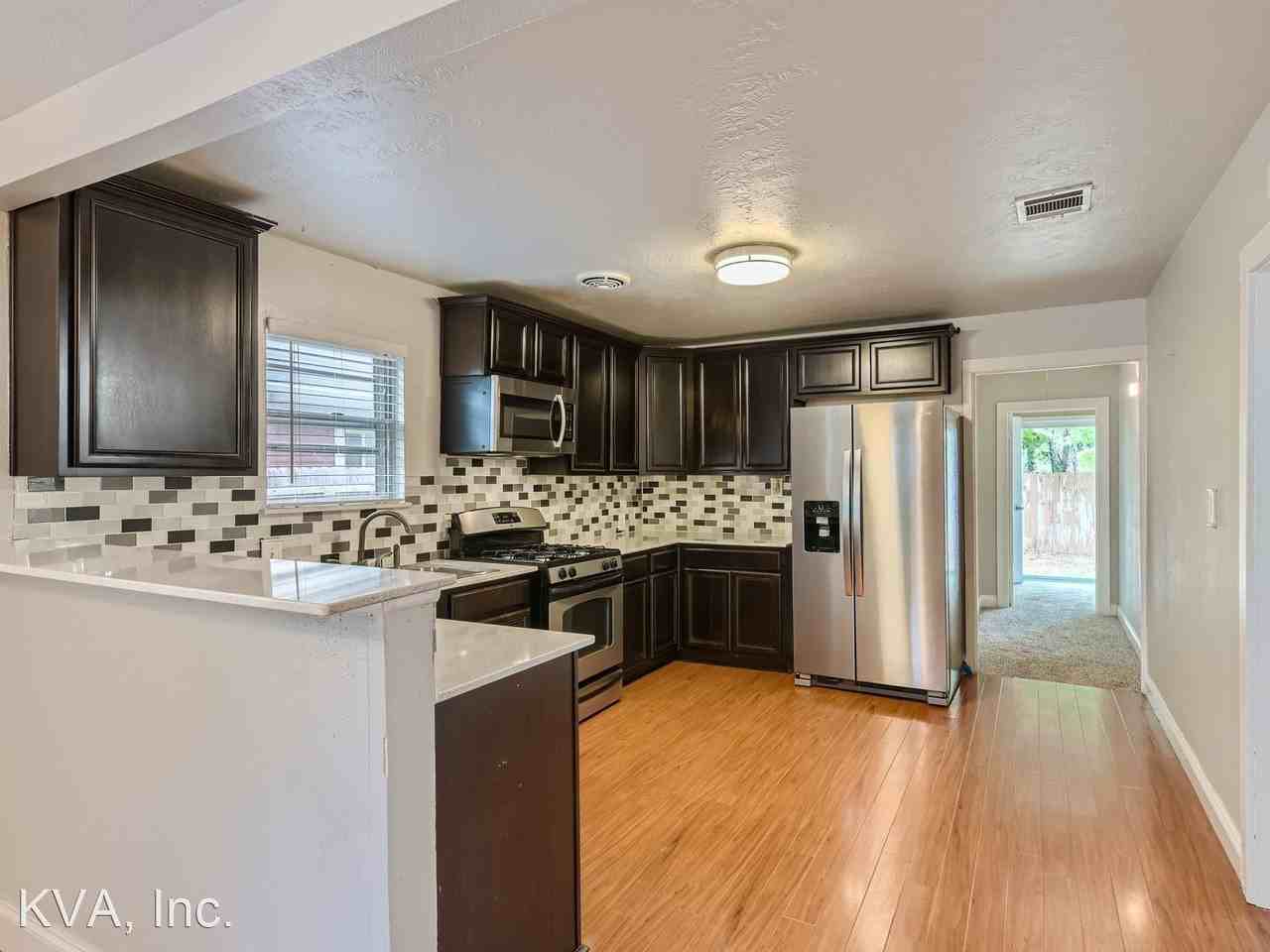 2602 Canterbury St - Photo 3 of 11