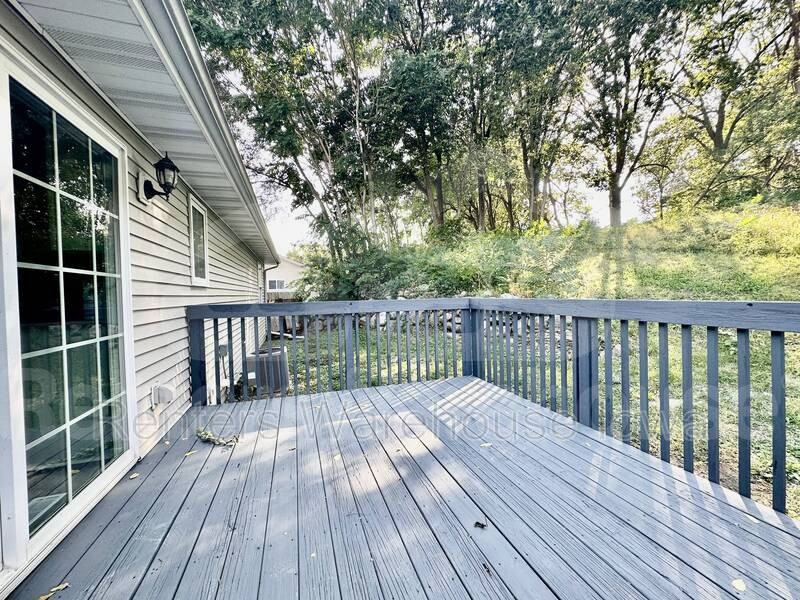 2144 Se 6th St - Photo 3 of 26