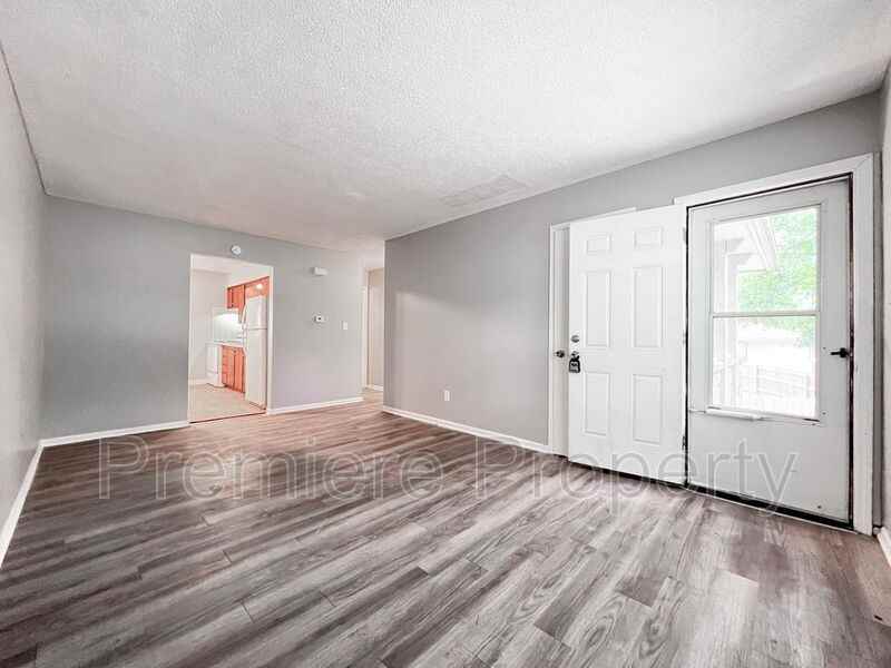 7259 Montana Ave - Photo 2 of 7