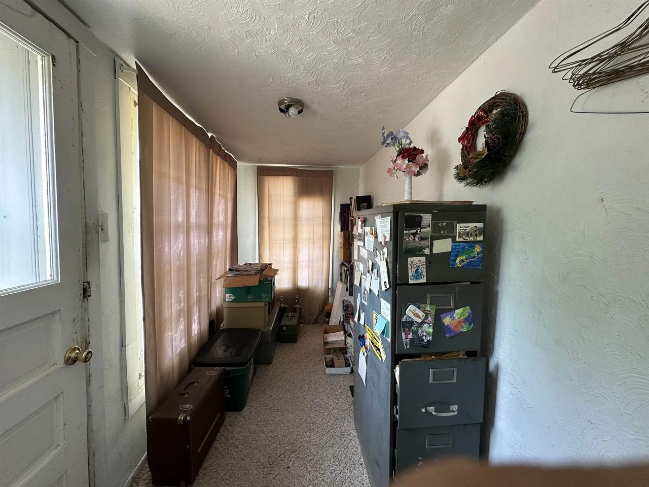 1043 S Washington St - Photo 3 of 7