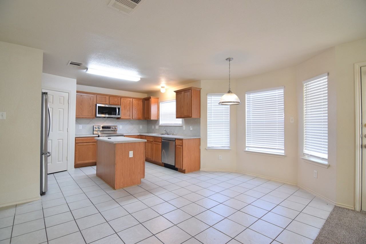 4607 Causeway Ct - Photo 4 of 27