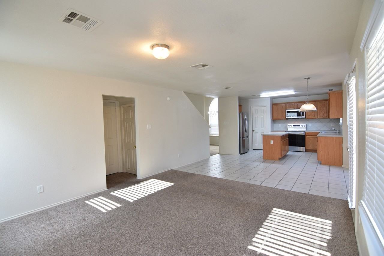 4607 Causeway Ct - Photo 6 of 27