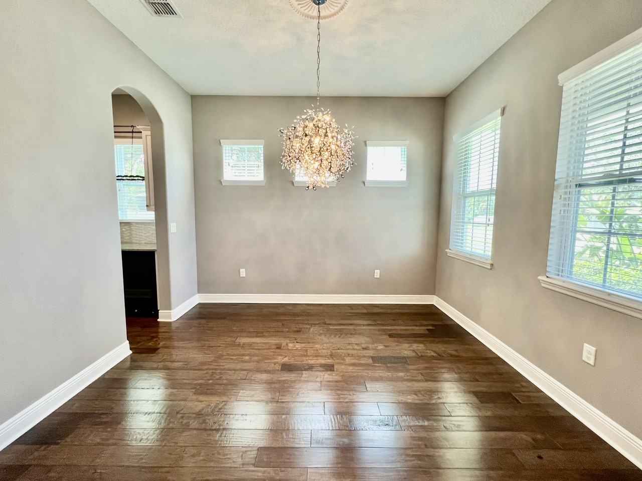 7516 S Trask St - Photo 4 of 40