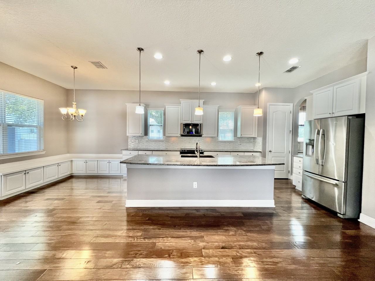 7516 S Trask St - Photo 6 of 40