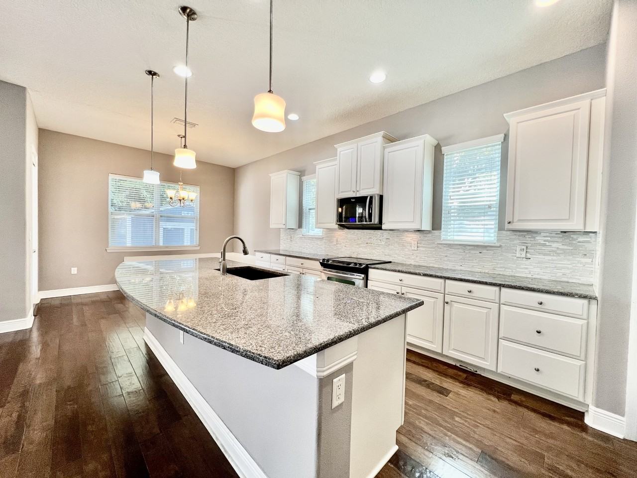 7516 S Trask St - Photo 7 of 40