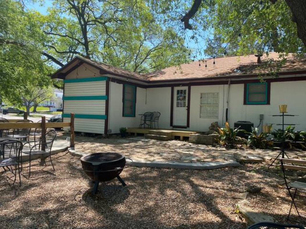 1304 15Th St - Photo 2 of 6