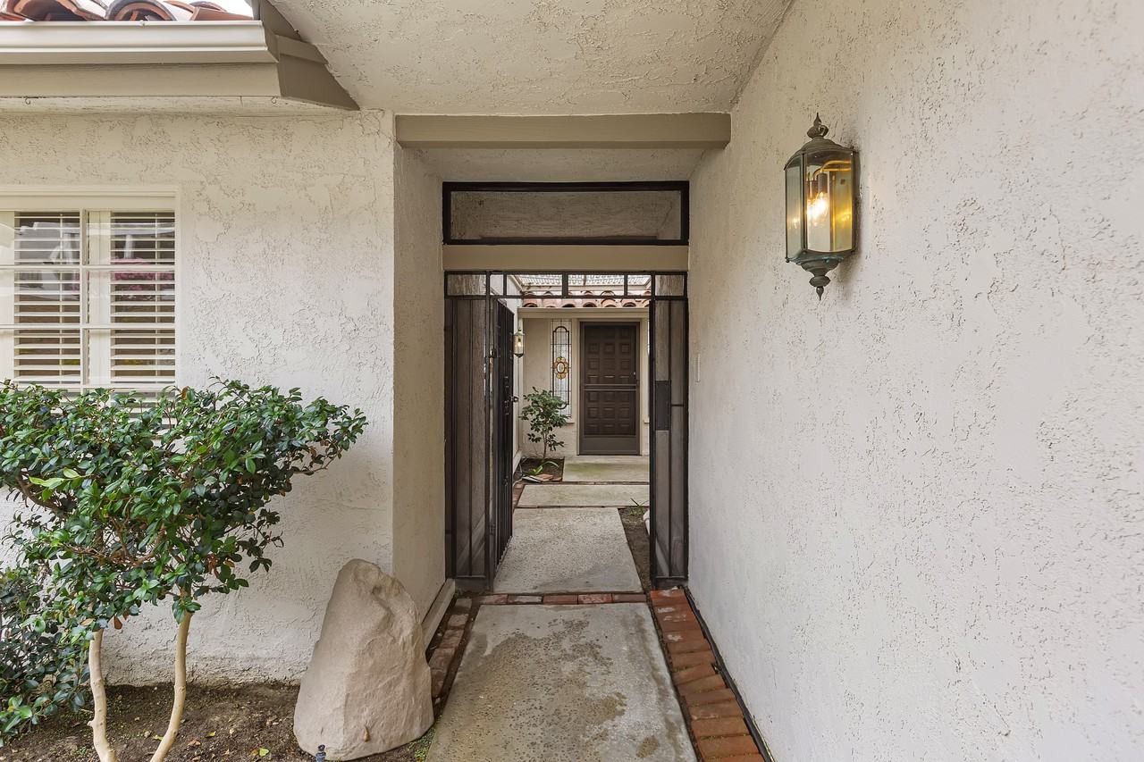 842 W Highpoint Dr - Photo 3 of 29