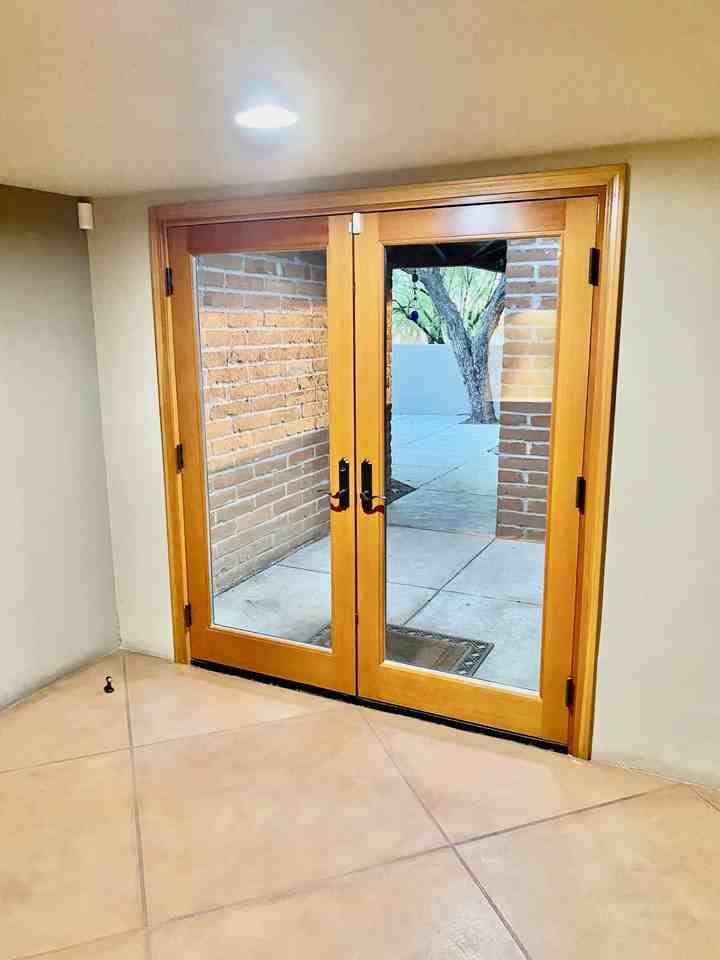 1421 S Brown Ave - Photo 2 of 24