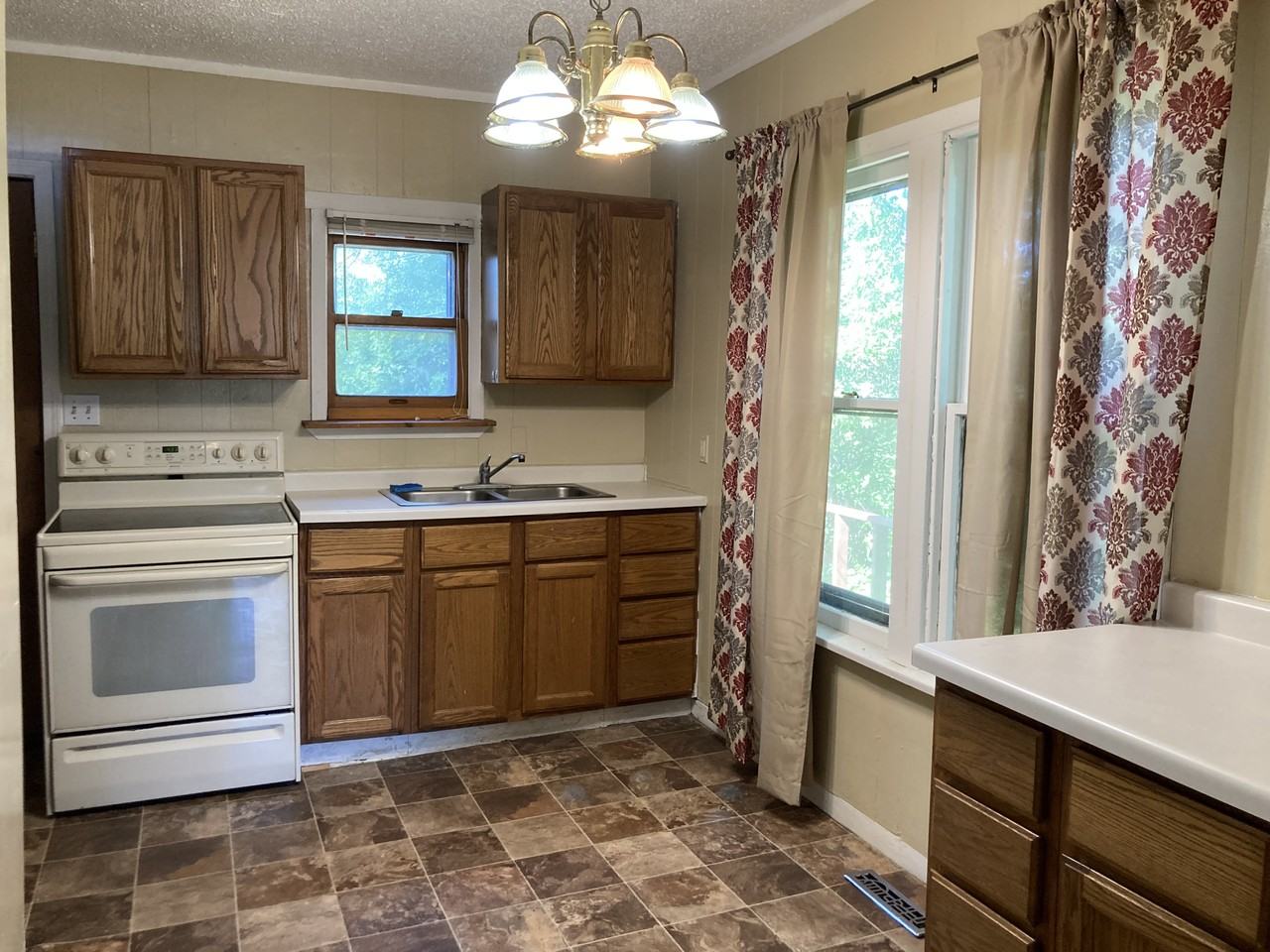 526 4th St Sw - Photo 3 of 14