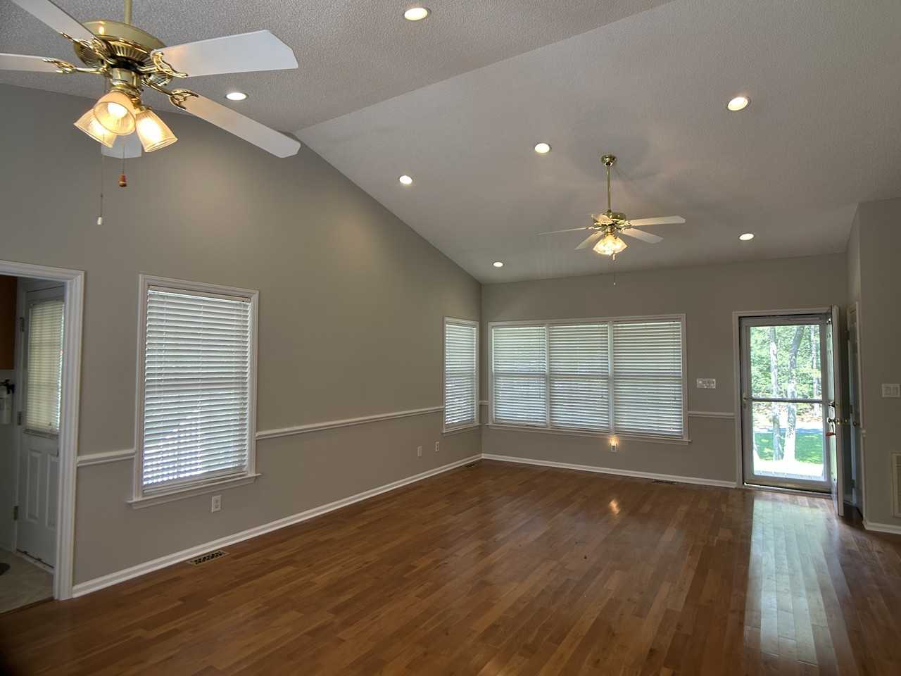 1017 Doe Ln - Photo 3 of 23