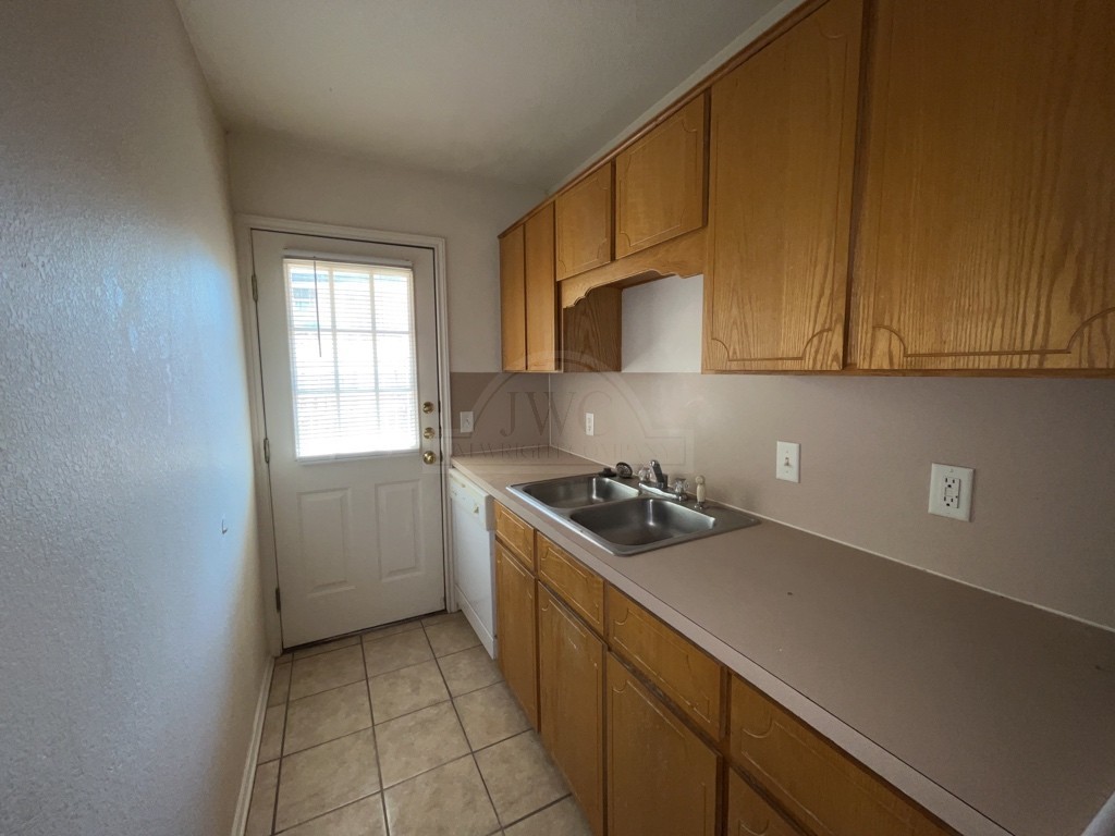 4300 Mattie - Photo 3 of 8