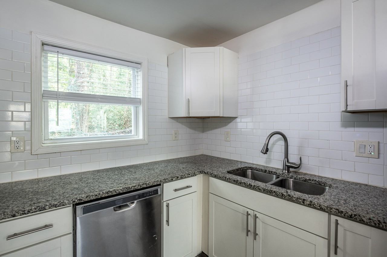 3366 Delmar Ln Nw - Photo 3 of 28