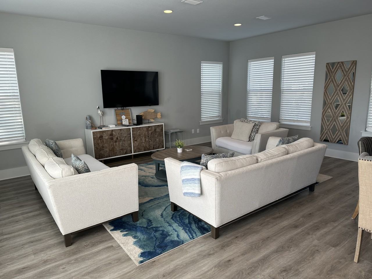 251 Gulfview Cir - Photo 2 of 33