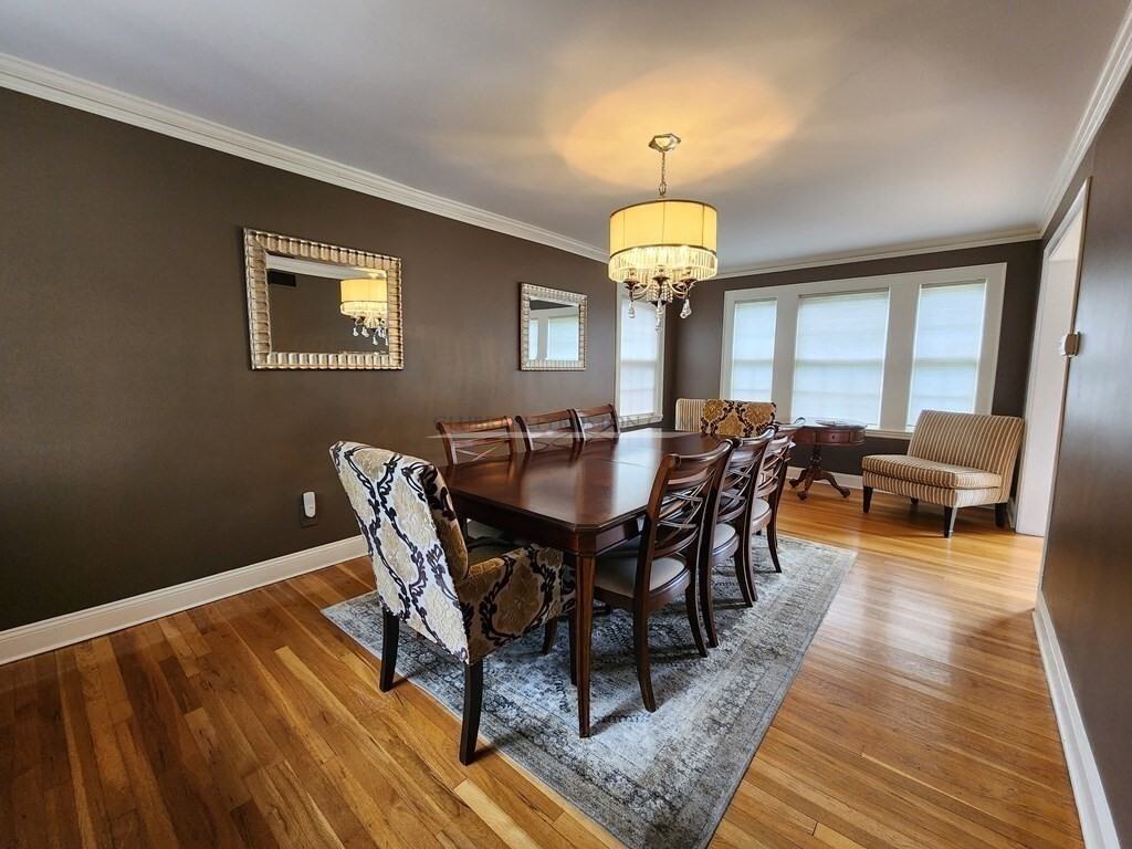 145 Hawthorn Rd - Photo 3 of 23