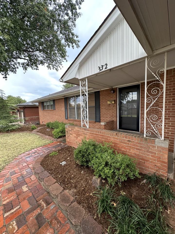 332 Tullahoma Drive - Photo 2 of 21