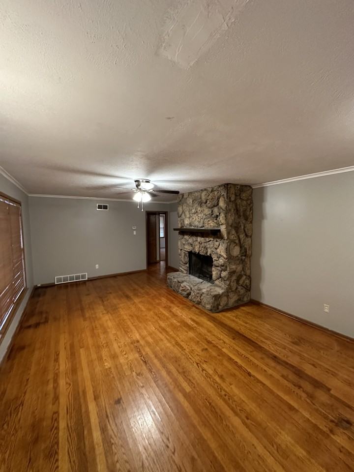 332 Tullahoma Drive - Photo 3 of 21