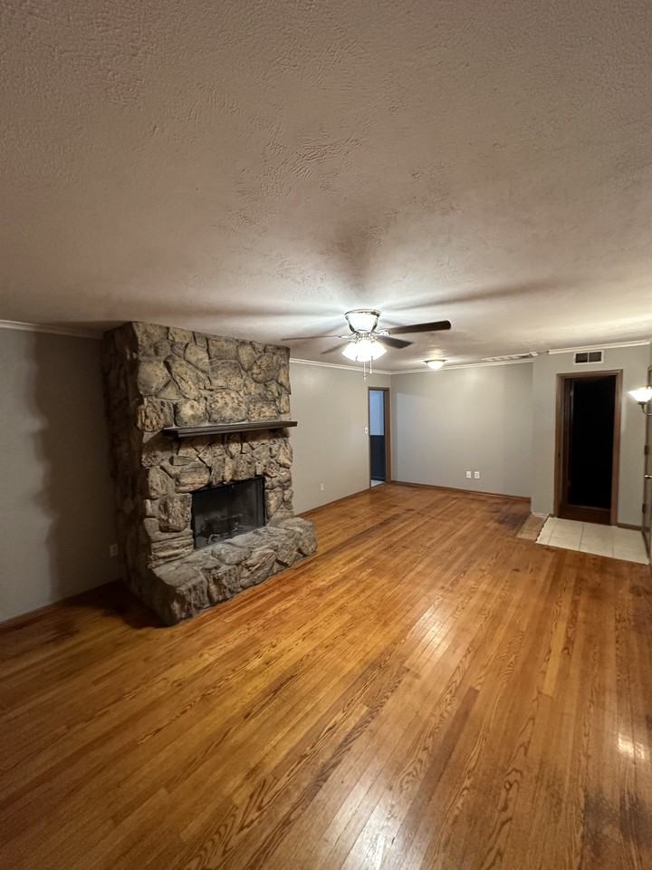 332 Tullahoma Drive - Photo 4 of 21