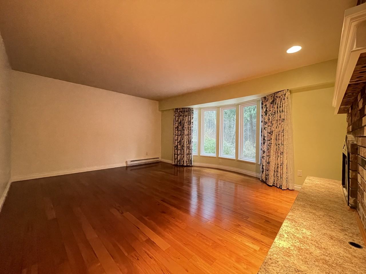 20178 27 Avenue - Photo 3 of 16