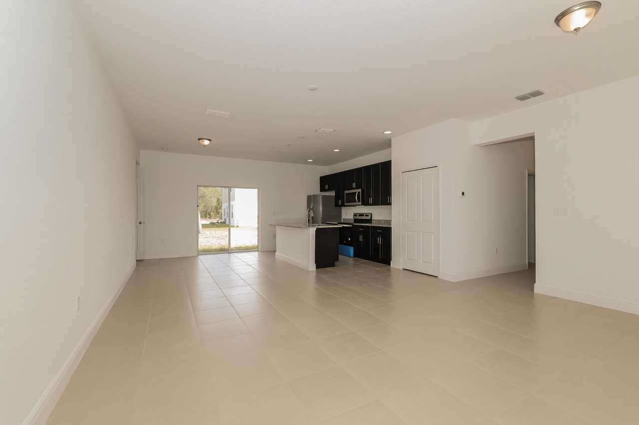 416 Lark Ct - Photo 3 of 17