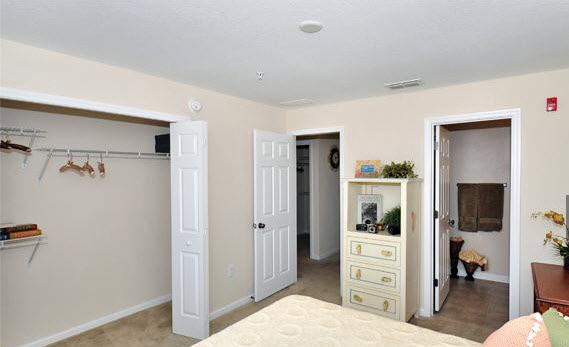 5848 Lake Pointe Village Cir #402 - Photo 4 of 6