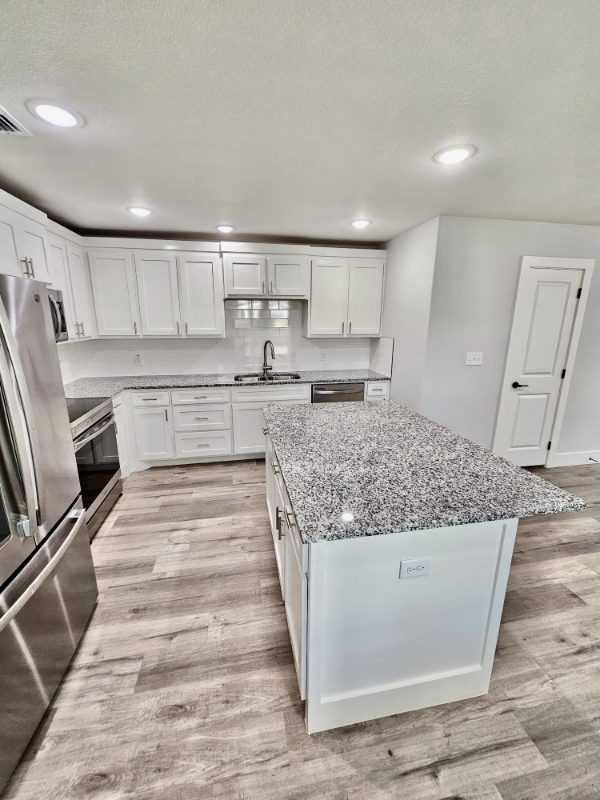 220 W Bond St #220 - Photo 3 of 22