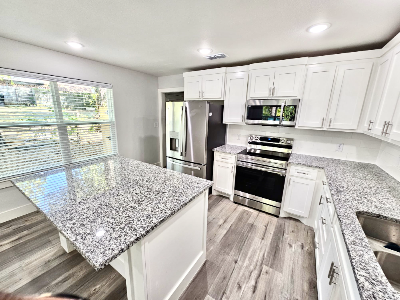 220 W Bond St #220 - Photo 4 of 22