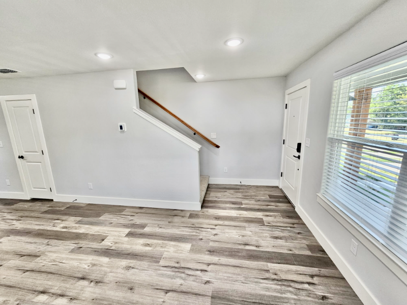 220 W Bond St #220 - Photo 5 of 22