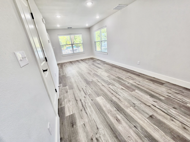 220 W Bond St #220 - Photo 7 of 22