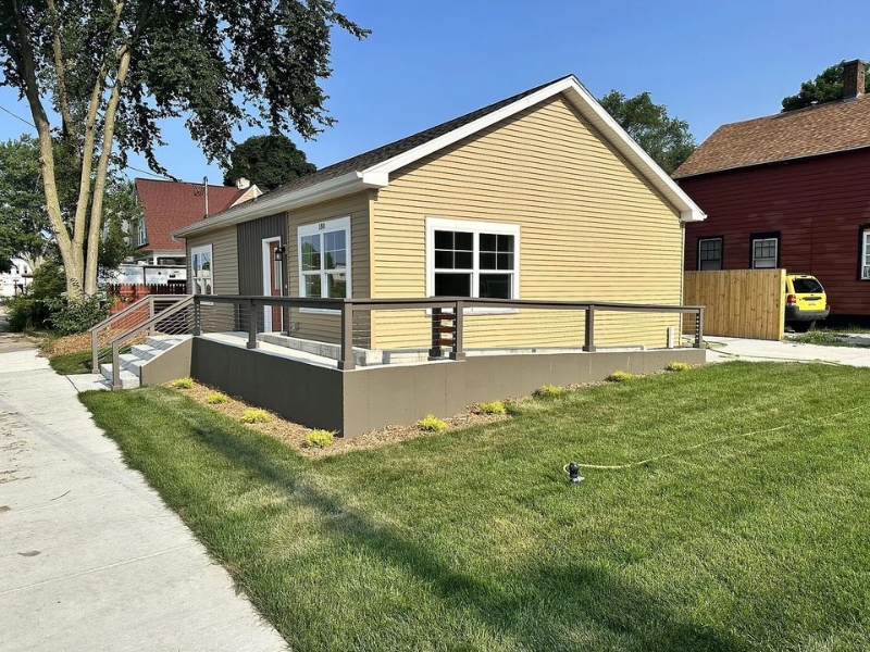 180 Houston Ave - Photo 3 of 17