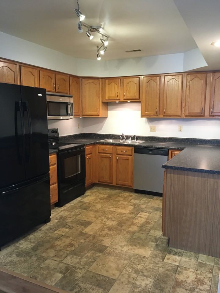 107 Spring Dr - Photo 2 of 4