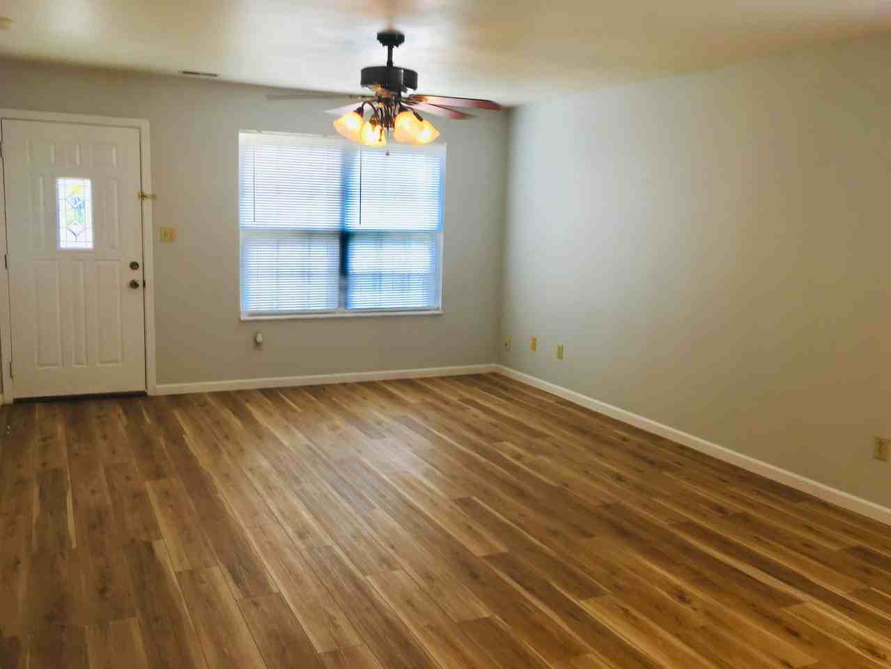 107 Spring Dr - Photo 3 of 4