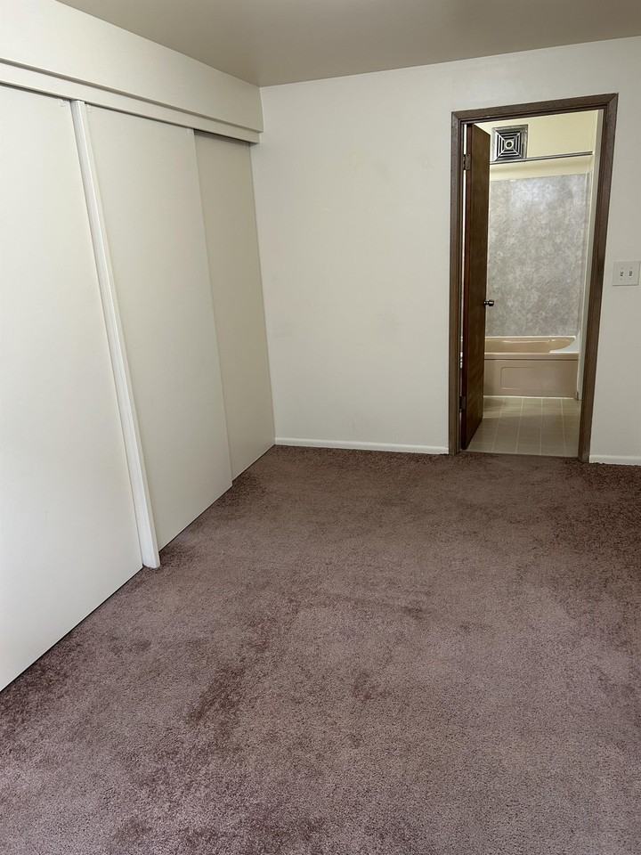 5035 15th Ave. N.E. - 206 #206 - Photo 5 of 16