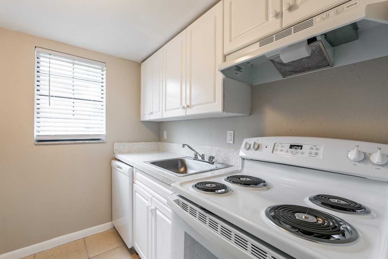 Del Rio Apartment Homes - Photo 7 of 39