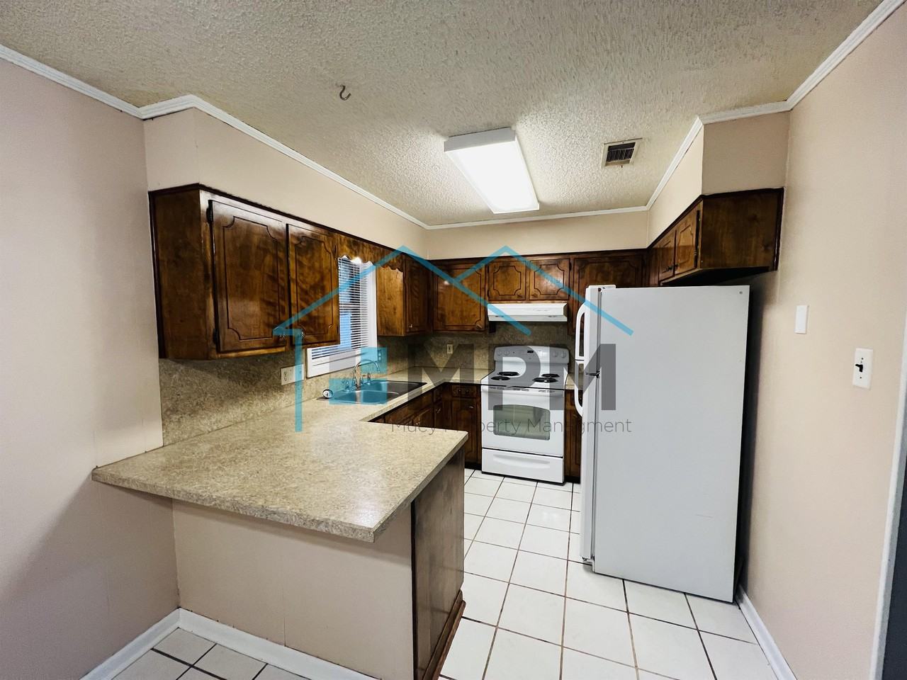 105 Hilltop Dr #1 - Photo 2 of 11