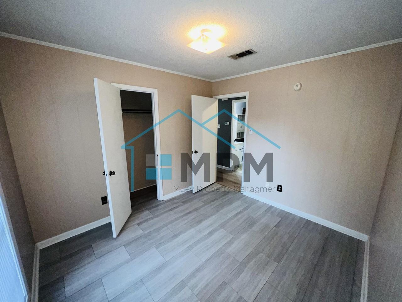 105 Hilltop Dr #1 - Photo 3 of 11