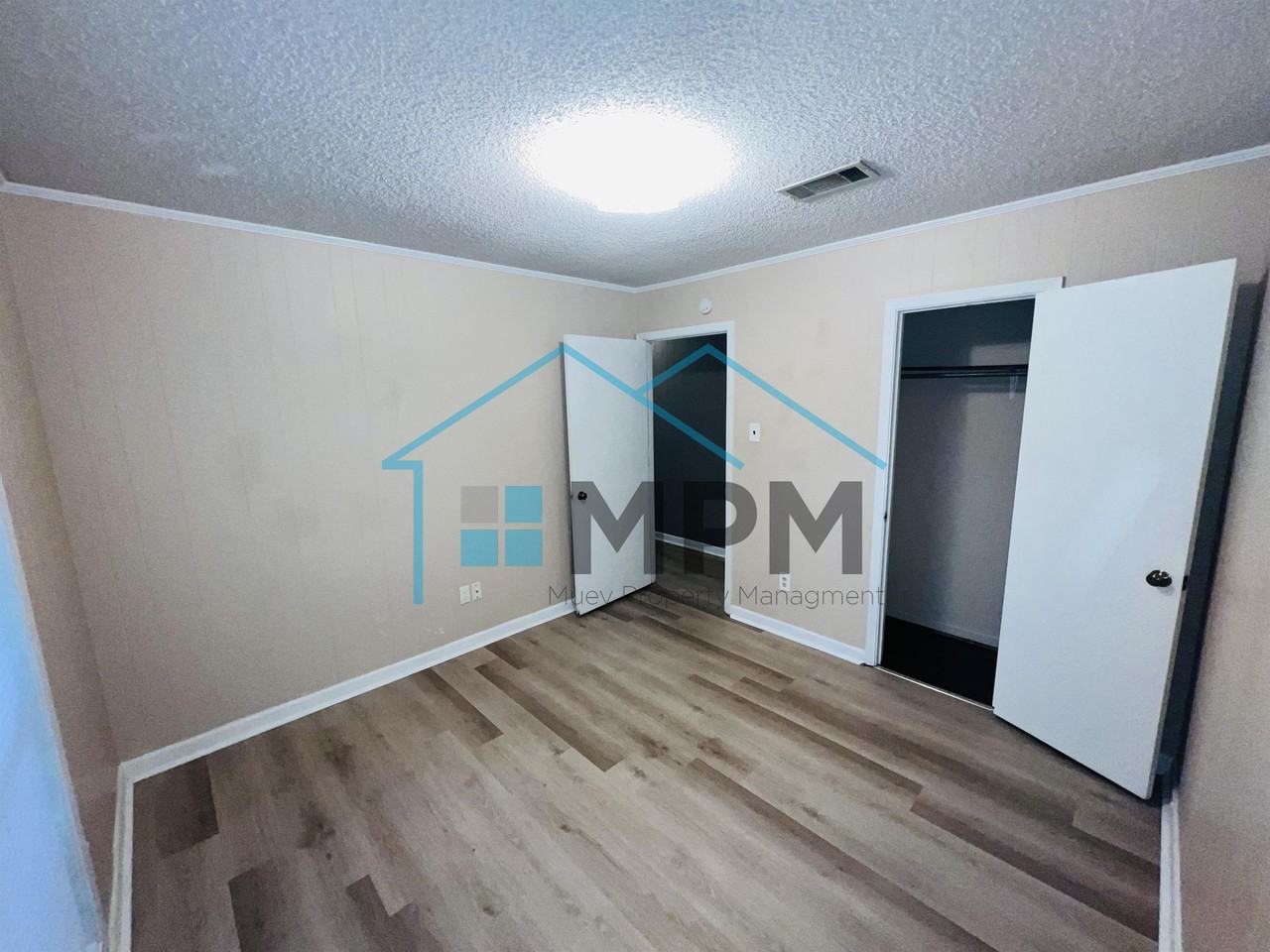 105 Hilltop Dr #1 - Photo 5 of 11