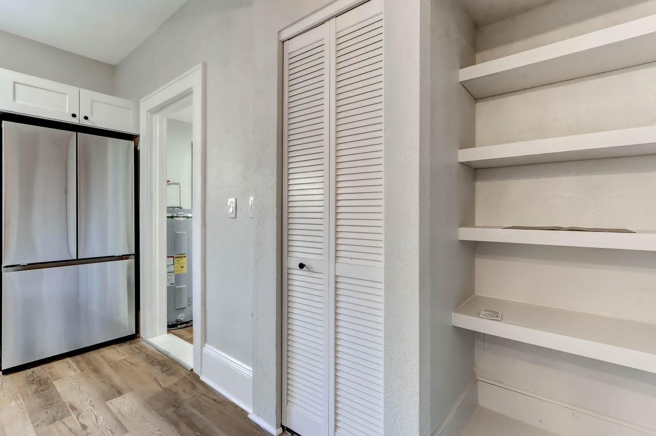 N Davis St - Photo 7 of 17