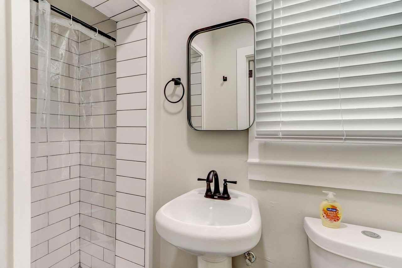 N Davis St - Photo 4 of 17