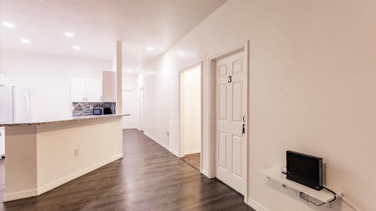 Cillette Ave - Photo 3 of 18